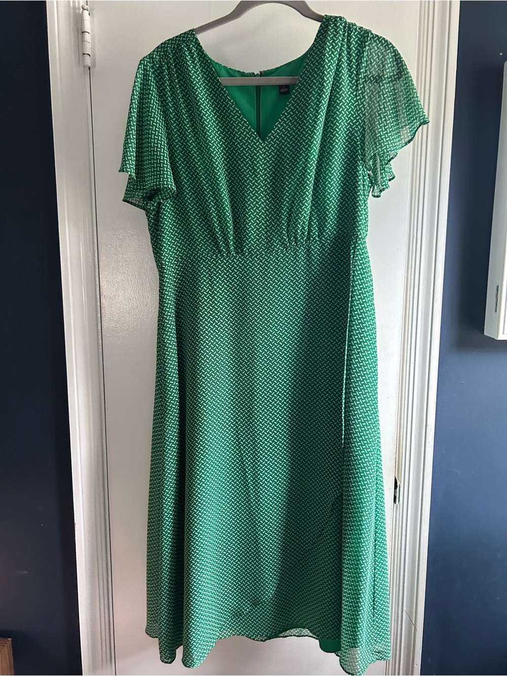 Women’s Green V-Neck Midi Dress Ann Taylor Factory size 12
